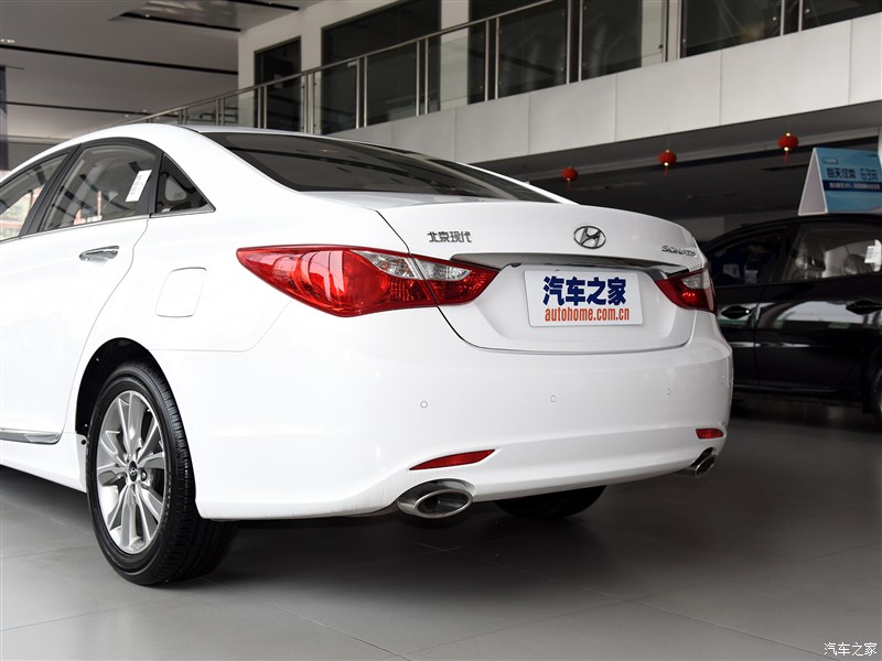 北京现代 索纳塔八 2015款 经典 2.0l 自动豪华版