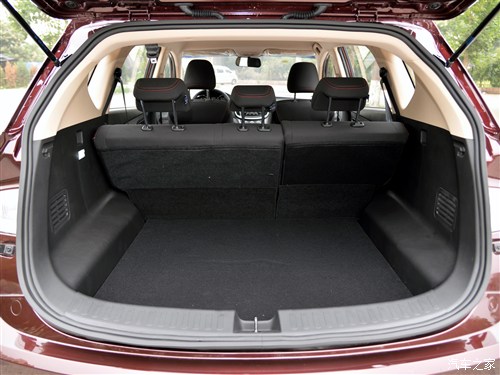 后来者居上的低价大空间suv 宝骏560