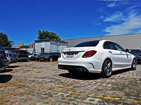 2015�� AMG C 63