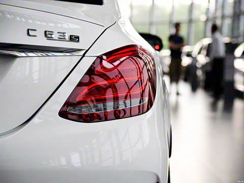 2015�� AMG C 63 S