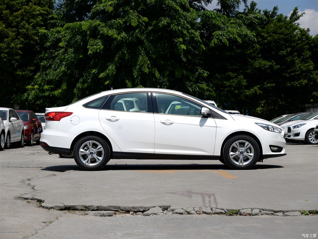 长安福特 福克斯 2015款 三厢 1.6l 手动舒适型