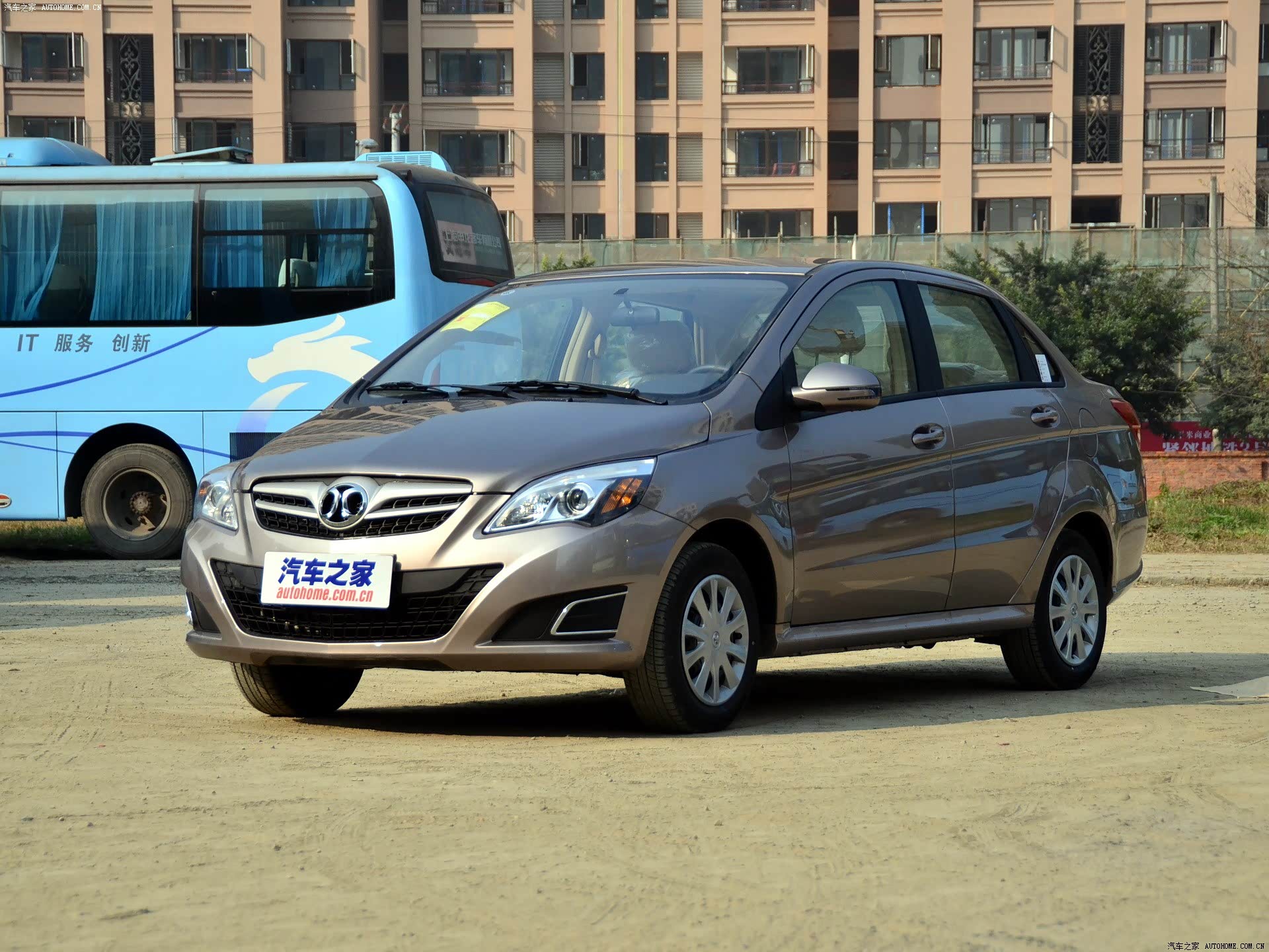 北京汽车e系列现车充足 最高优惠1.8万