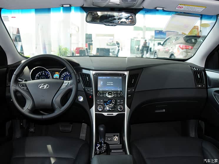 转型为商务范儿现代新一代索纳塔解析