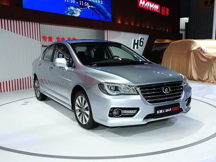 外观方面,长城c50升级版的外观相比普通版c50有所调整,新车前进气格栅