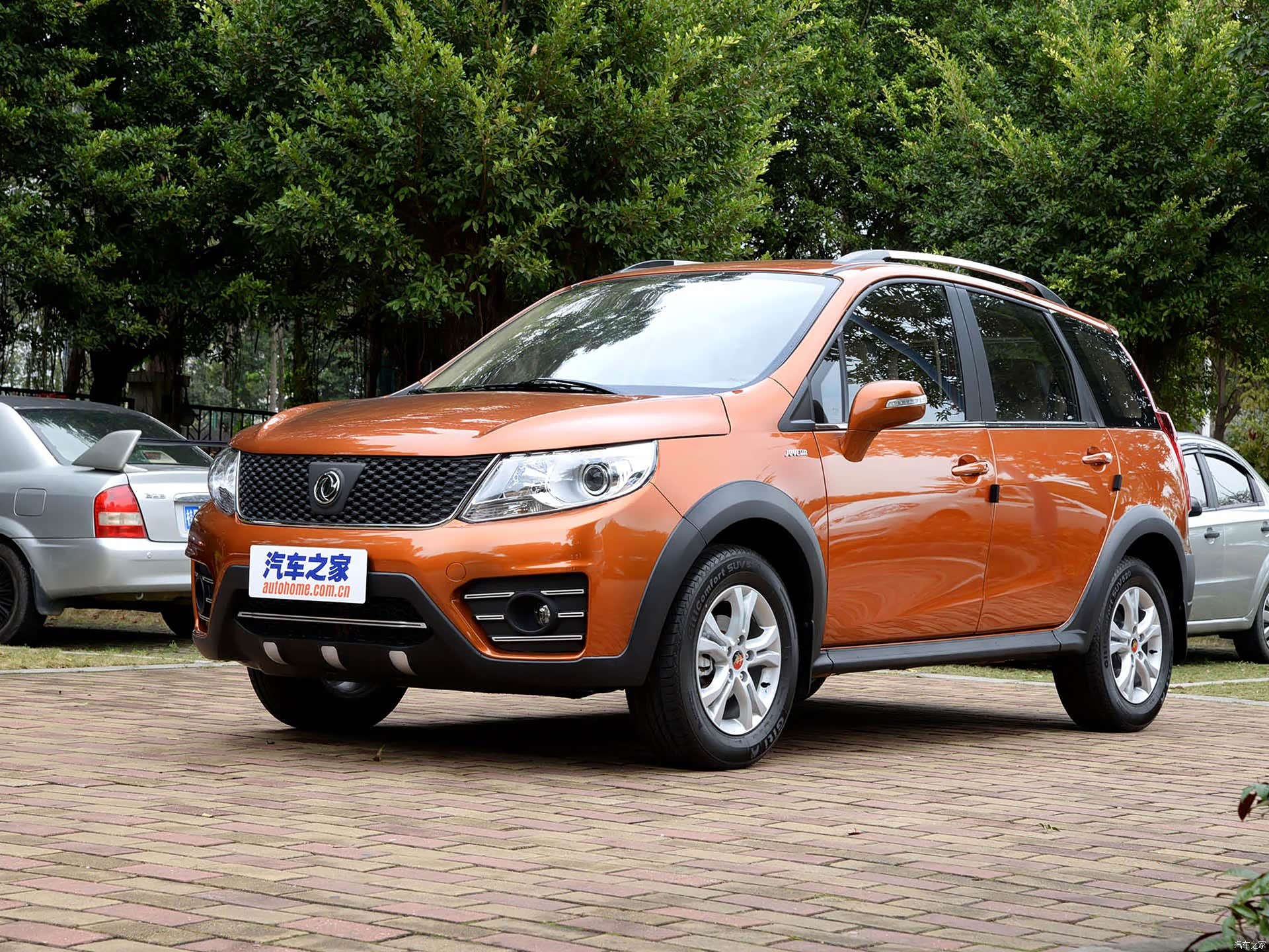 景逸x3店内可试乘试驾 最低6.69万起售