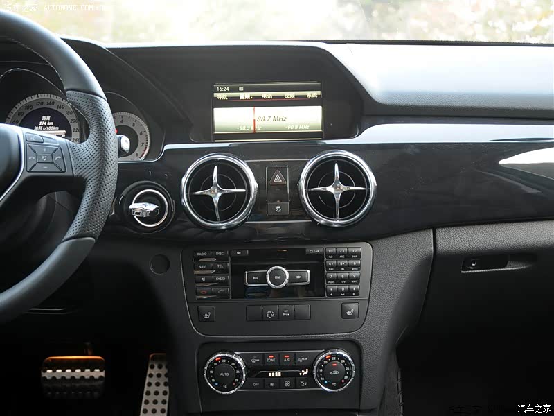 北京奔驰 奔驰glk级 2013款 glk 300 4matic 豪华型 铱银色 中控方向