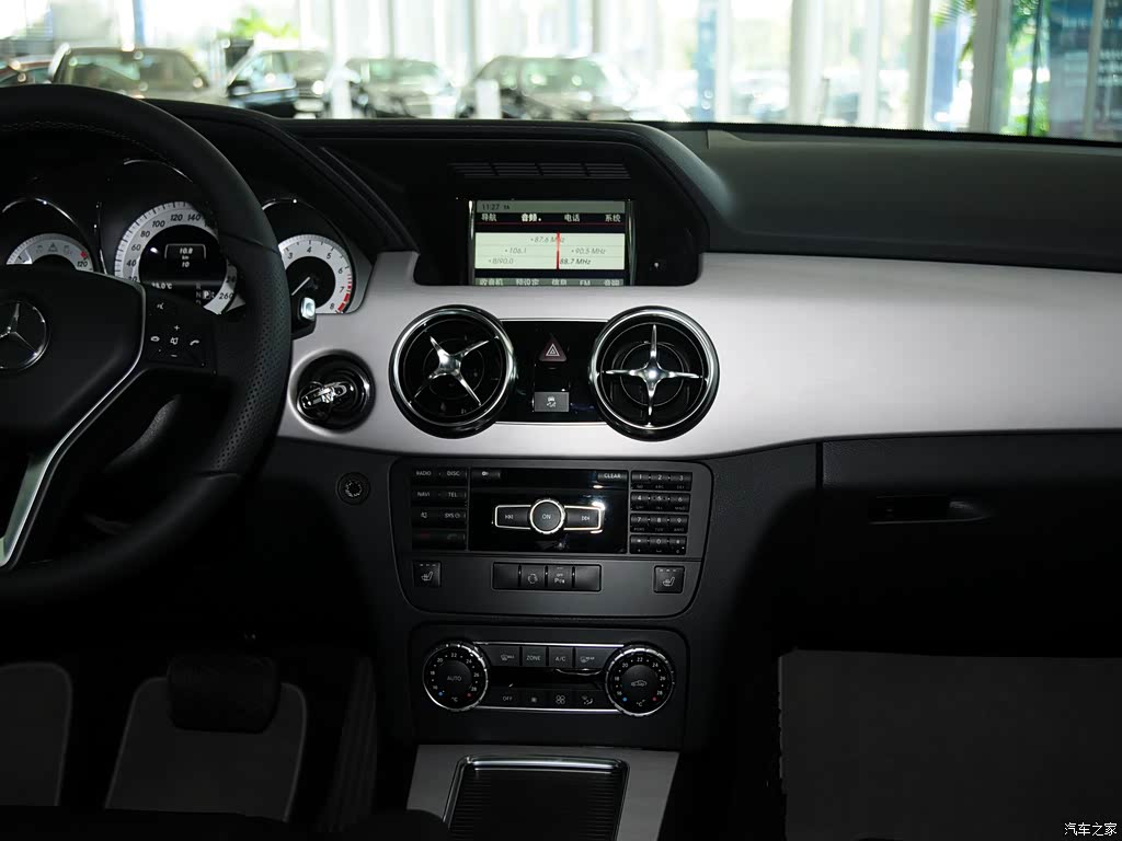 汽车图片 奔驰 奔驰glk级 2013款 glk300 4matic 时尚型 中控方向盘