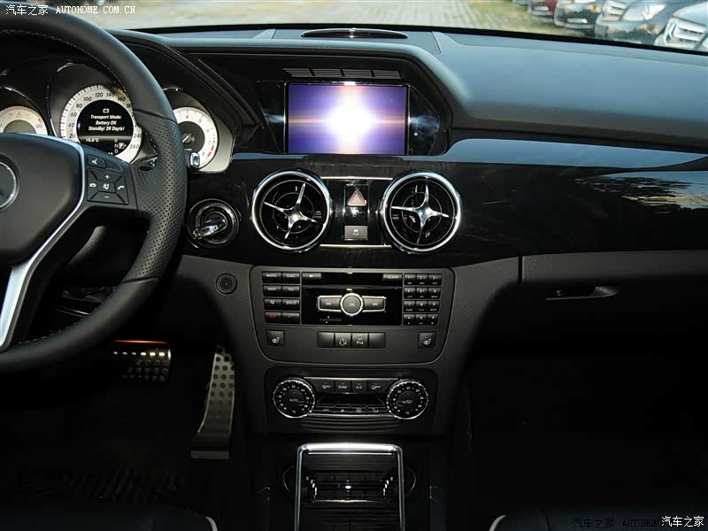 北京奔驰 奔驰glk级 2013款 glk 300 4matic 豪华型 曜岩黑 中控方向