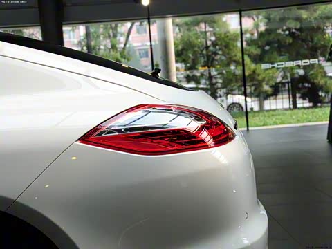 2010�� Panamera Turbo 4.8T