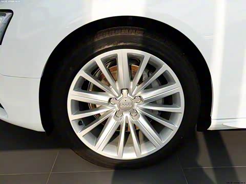 2013�� Cabriolet 40 TFSI