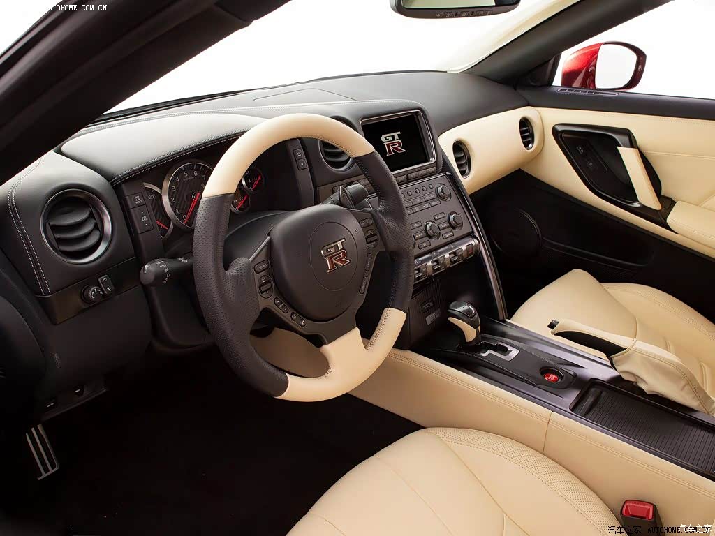 汽车之家>汽车图片>日产>日产gt-r>2015款3.8t时尚米白内饰版> 3.