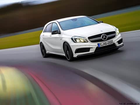 2014�� AMG A 45 4MATIC