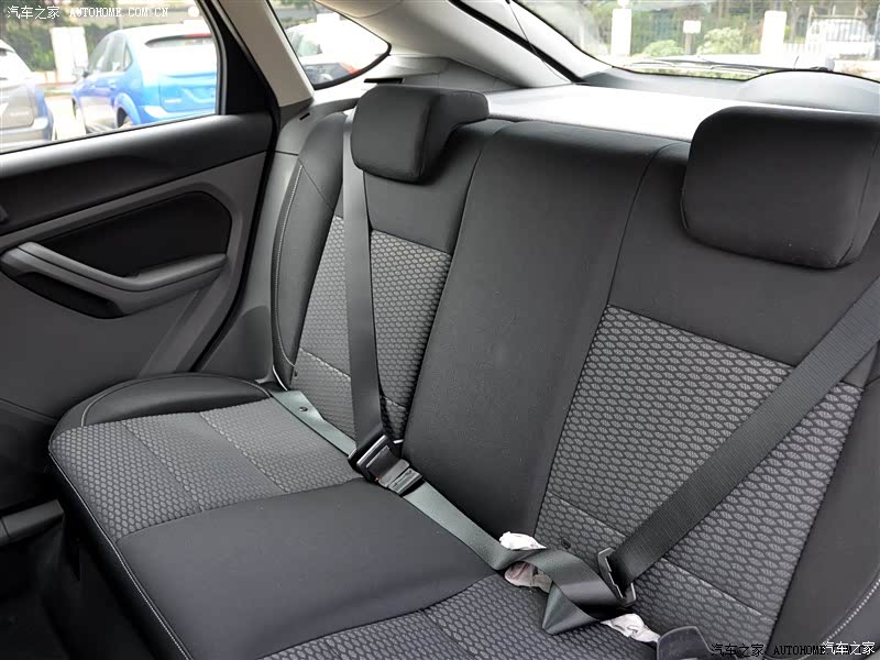 长安福特 福克斯 2013款 两厢经典 1.8l 自动基本型