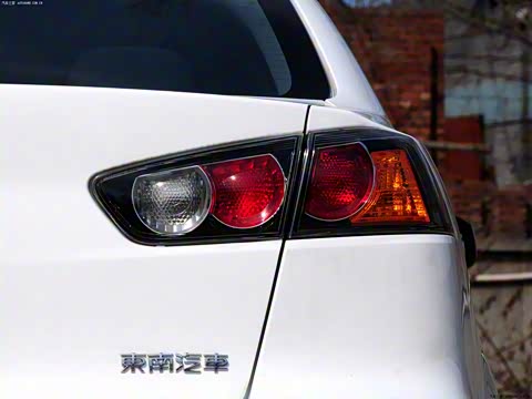 2013�� ʱ�а� 1.8L �ֶ�������