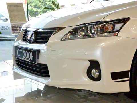 2013�� CT200h ��ҹ��ʿ��