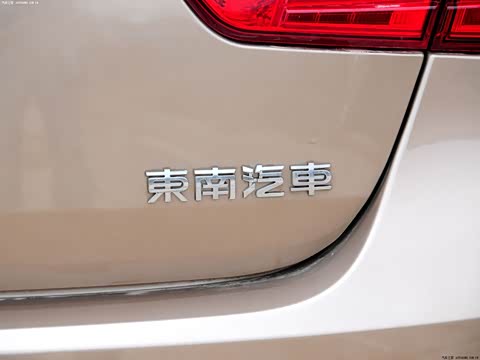 2012�� 1.5L �ֶ�������