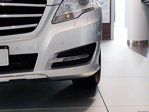 2010�� R 300 L ������