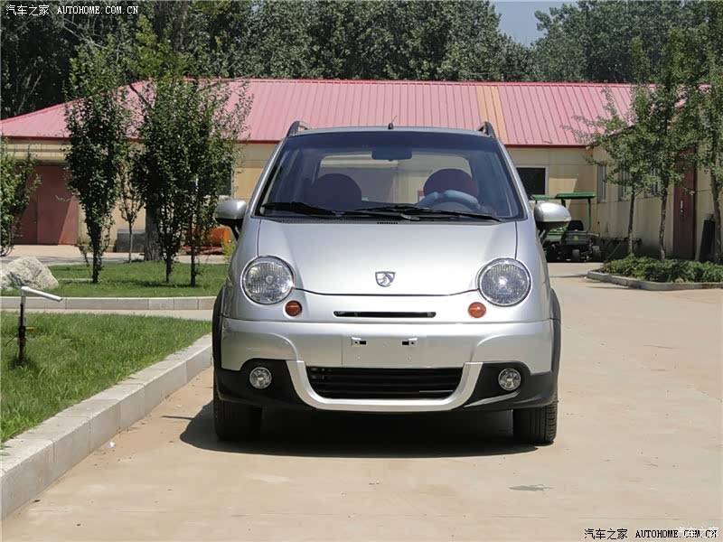 通用五菱乐驰新款电动轿车