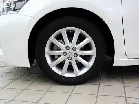 2013�� CT200h ���ʰ�