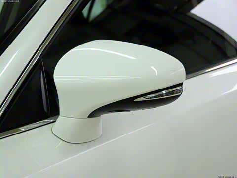 2013�� CT200h ���ʰ�