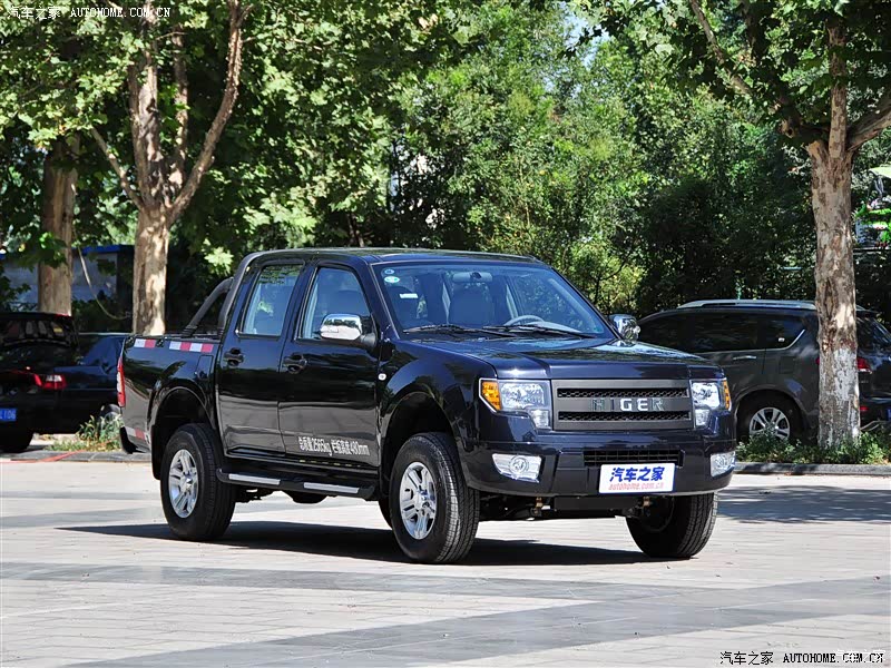 苏州金龙 龙威 2013款 2.4l 汽油标准型 四驱