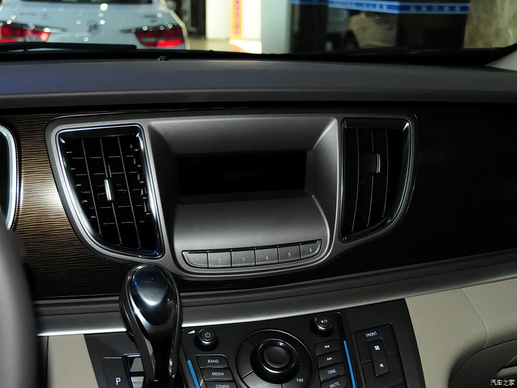 上汽通用别克 别克gl8 2013款 2.4l ct豪华商务舒适版