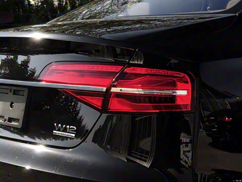 2014�� A8L 6.3 FSI W12 quattro�콢��