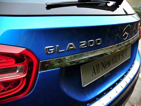 2015�� GLA 200