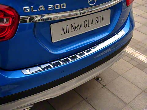 2015�� GLA 200
