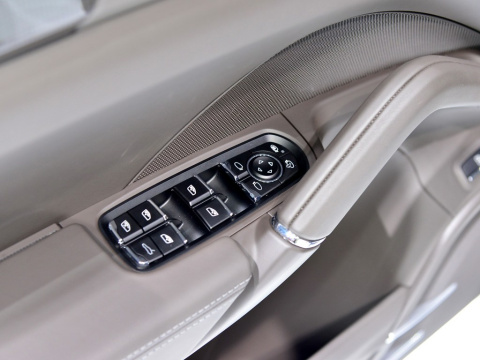 2015 Cayenne S E-Hybrid 3.0T ׼