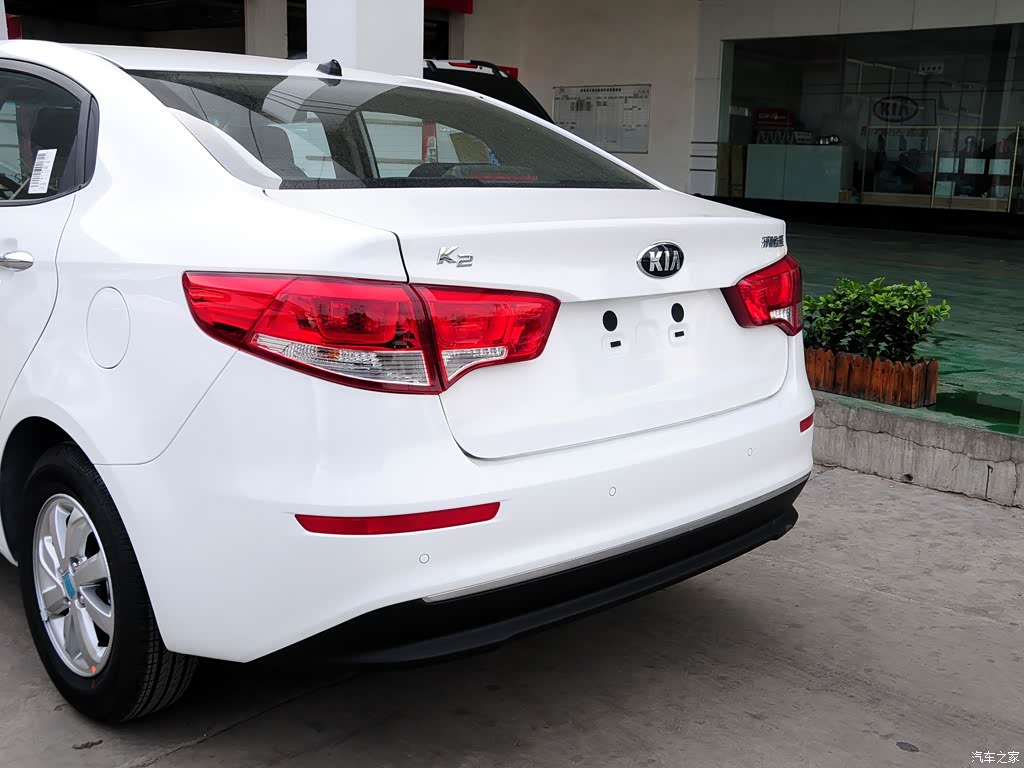 东风悦达起亚 起亚k2 2015款 三厢 1.4l at gls