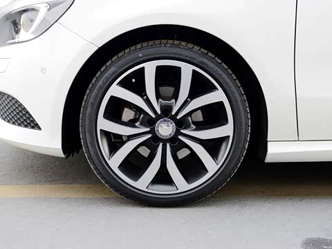 2015�� A 200 ʱ����