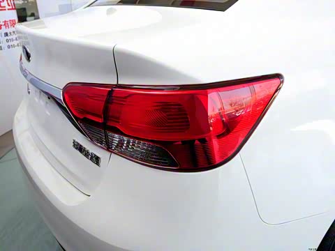 2014�� 1.6L MT GLS