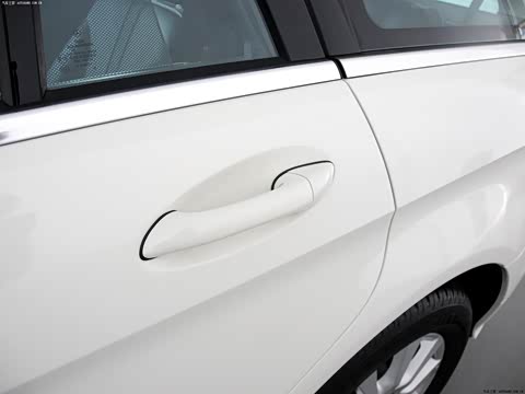 2011�� R 300 L ������