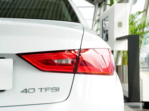 2014�� Limousine 40 TFSI S line ������