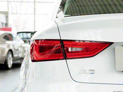 2014�� Limousine 40 TFSI S line ������