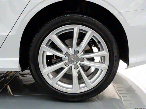 2014�� Limousine 40 TFSI S line ������