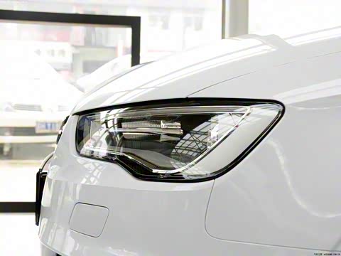 2014�� Limousine 40 TFSI S line ������