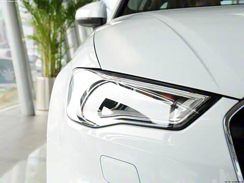 2014�� Limousine 40 TFSI S line ������