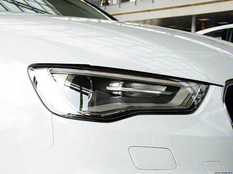 2014�� Limousine 40 TFSI S line ������