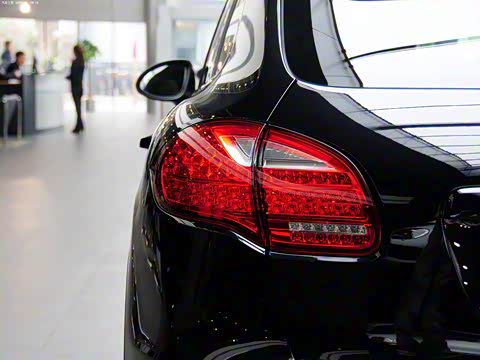 2014�� Cayenne Platinum Edition 3.0T