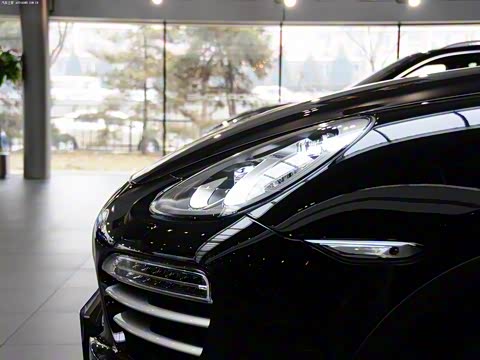 2014�� Cayenne Platinum Edition 3.0T