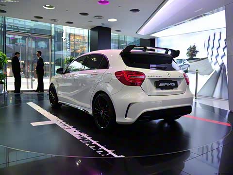 2014�� AMG A 45 4MATIC