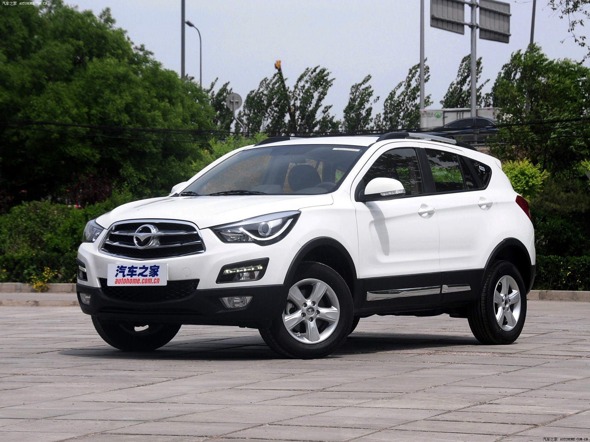 6l 手动智炫型   市场价:97800 元     是由海马汽车生产的紧凑型suv