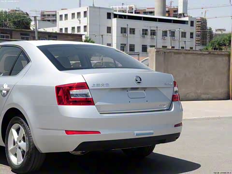 2015�� 1.6L �ֶ��ݿ���