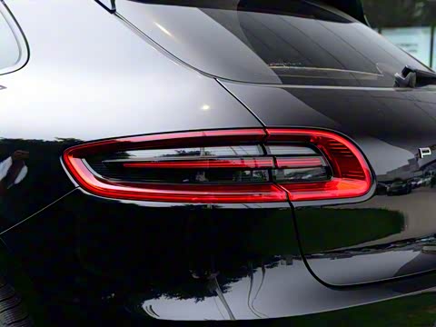 2014�� Macan 2.0T