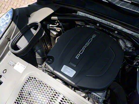 2014�� Macan 2.0T