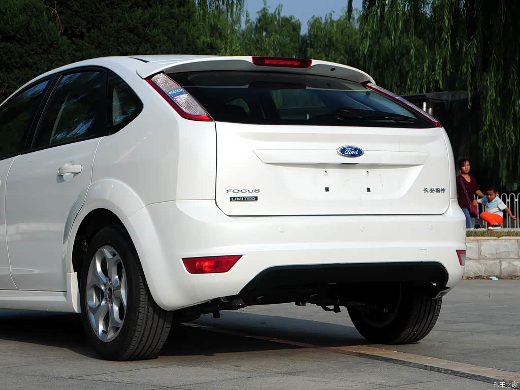 长安福特 福克斯 2014款 两厢经典 1.8l 自动酷白典藏版