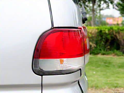 2012�� M5 Q3 2.0L 7�������׼��