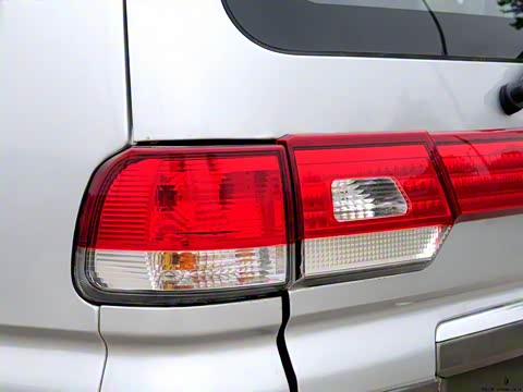 2012�� M5 Q3 2.0L 7�������׼��